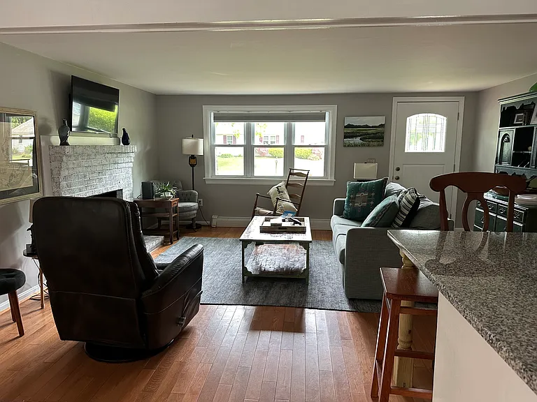 Open living room / kitchen