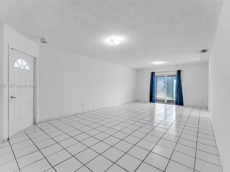 768 SW 9th St — Photo 4