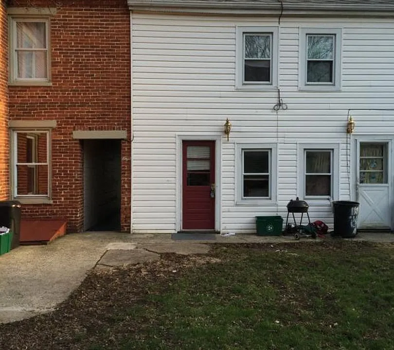 117 W Chapel Ave