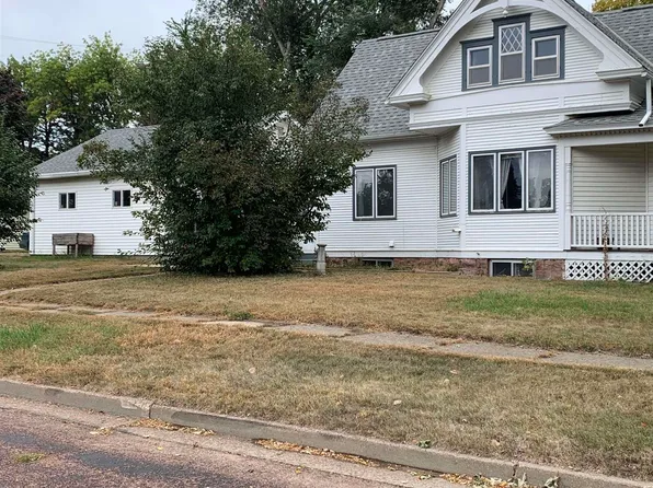 302 E 6th St, Dell Rapids, SD 57022