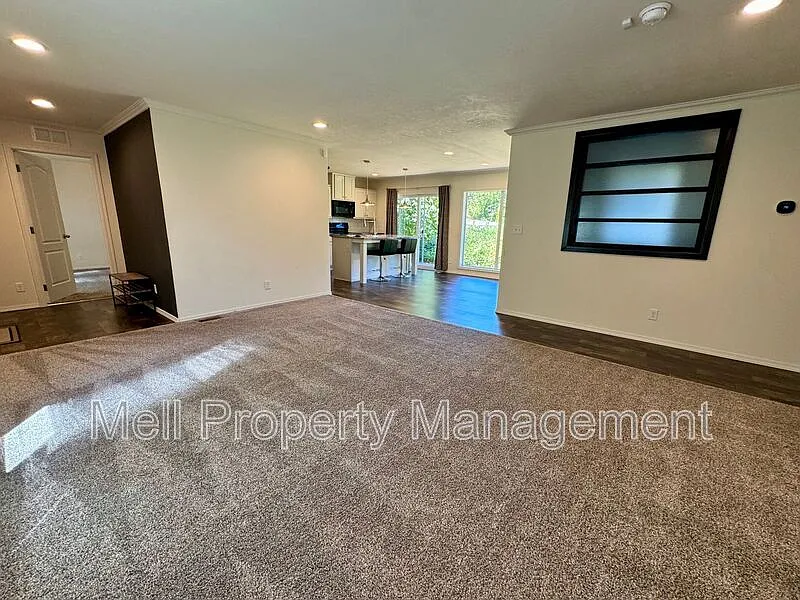 3 bed, 2.0 bath, 1512 sqft, $2,100 — Photo 4