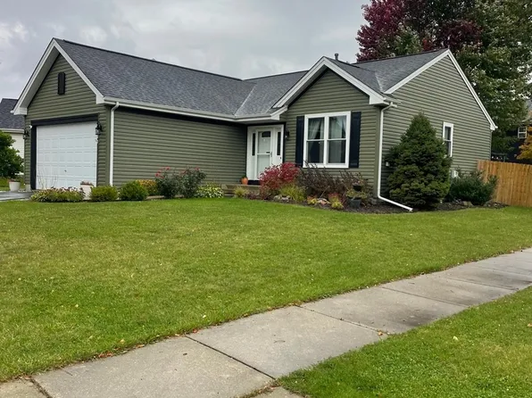 300 S Shagbark Ct, Round Lake, IL 60073