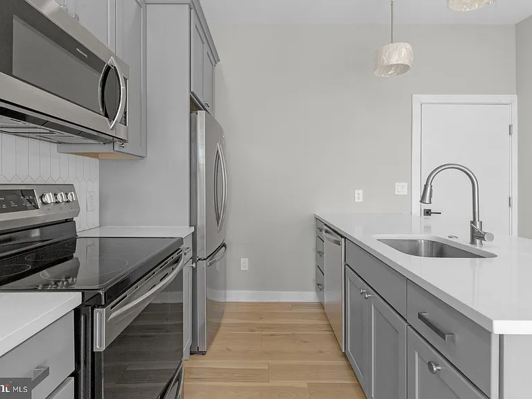 1935 N 2nd St #202 — Photo 7