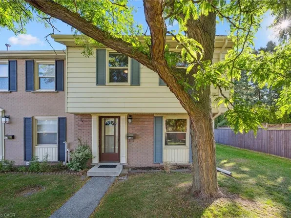 56 Montcalm Dr #K, Kitchener, ON N2B 2R1