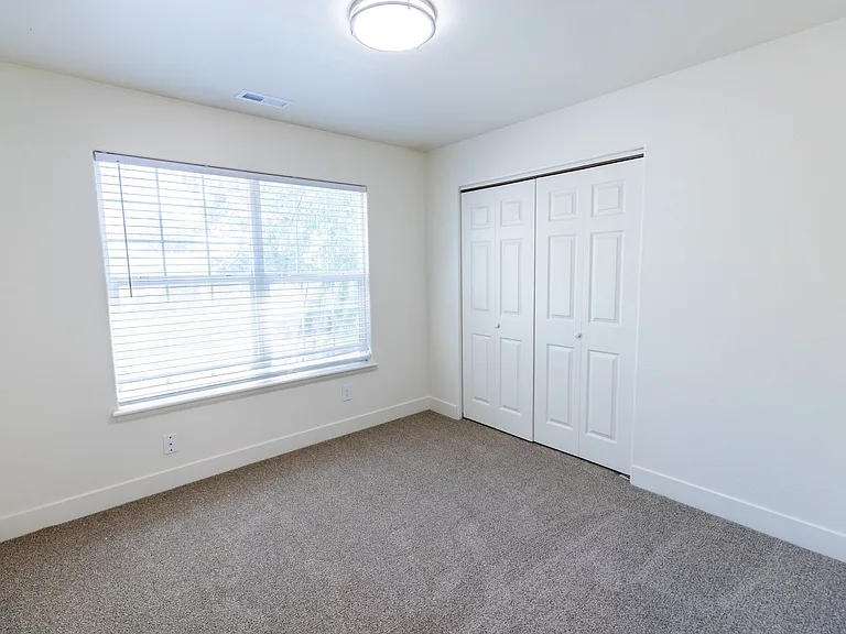 1240 Bunting Ave — Photo 6