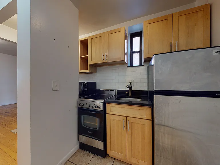 1441 York Ave #2FS — Photo 5