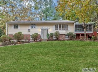 1 McLain Dr, Smithtown, NY 11787