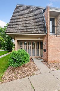 6325 Barrie Rd, Edina, MN, 55435