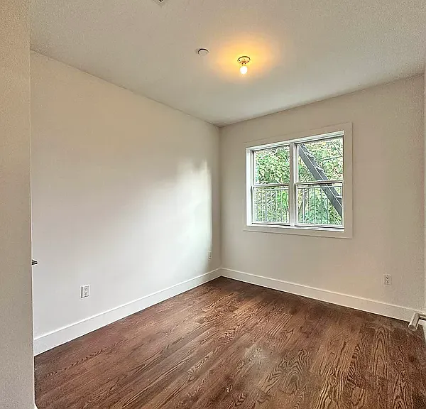 1072 Bergen St #4B — Photo 6