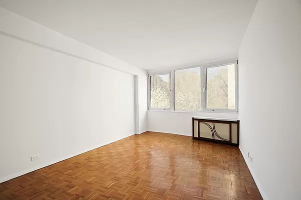 1st image of 350 W 50th St APT 4ZZ