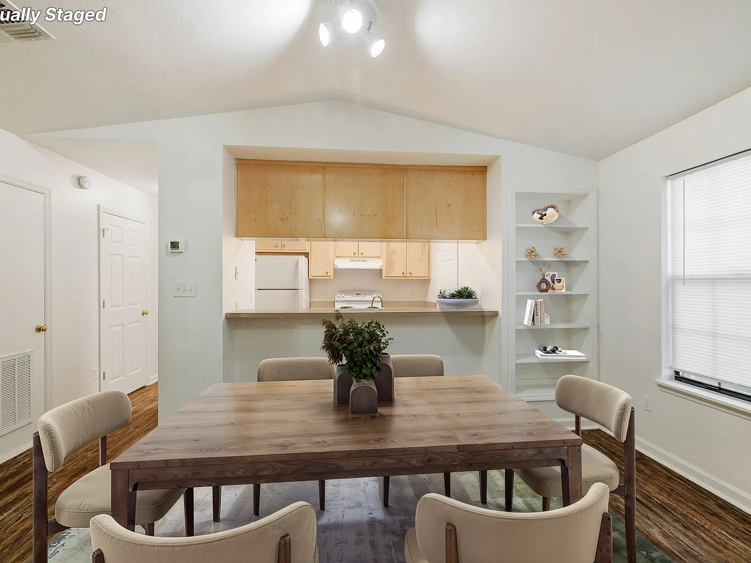 1901 HoneySuckle Drive — Photo 1