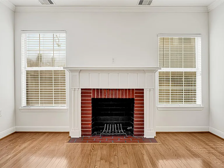 4390 Harvest Ln — Photo 4