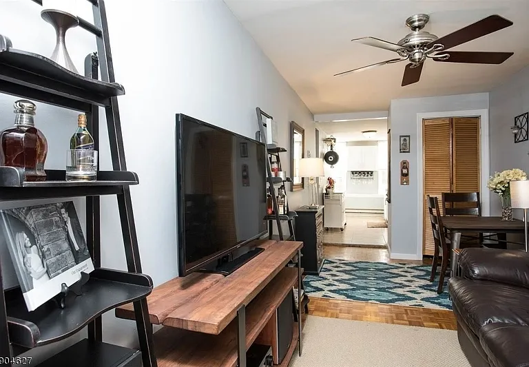 120 Monroe St #3R — Photo 8