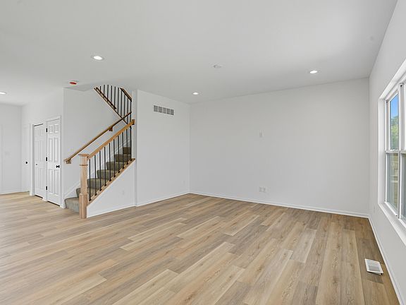 3rd image of 18883 Sapphire St