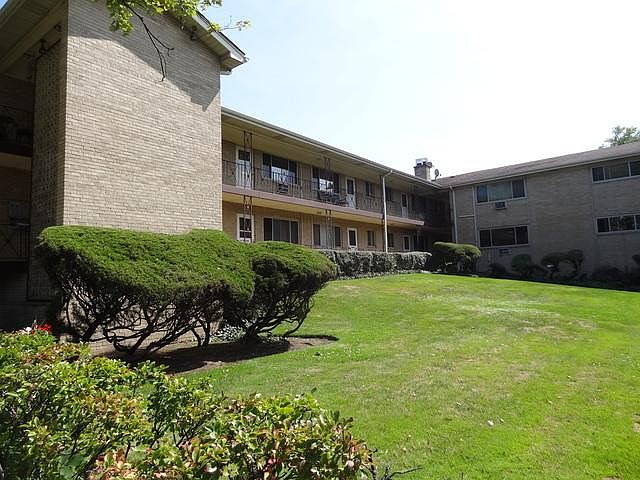 Front Exterior facing courtyard