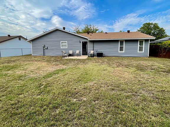 2nd image of 2308 Twisted Oaks Dr