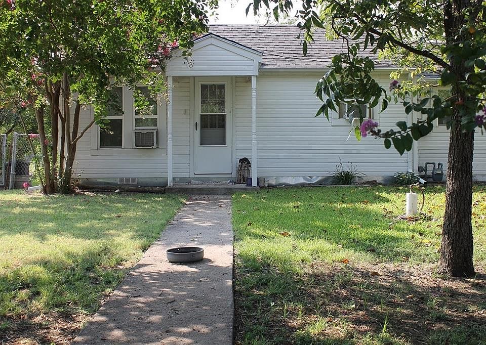 1st image of 105 W Hoover Ave
