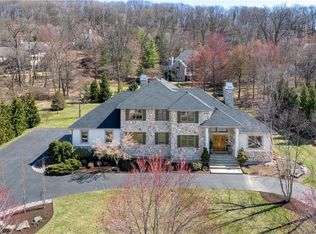 2230 Augusta Dr, Center Valley, PA 18034