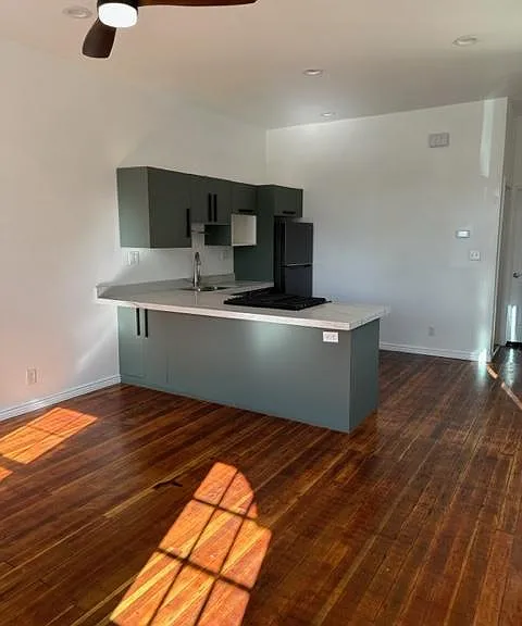 454 N Tuttle Ct — Photo 1