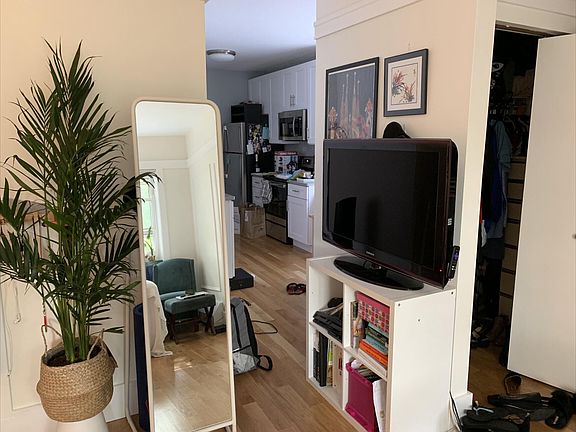 5th image of 4524 N Malden St #112