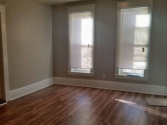 4th image of 936 Baxter St SE