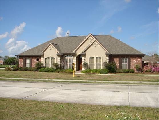 1st image of 143 W Lakeshore Dr