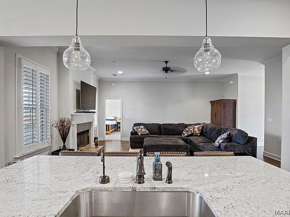 4th image of 9431 Crescent Lodge Dr