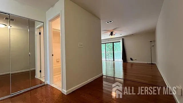 140 Wyndham Pl — Photo 2
