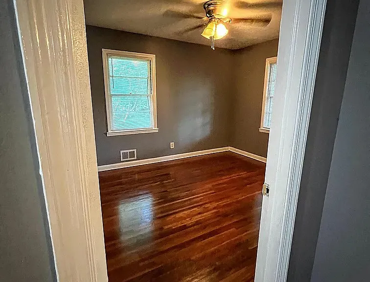 2884 Meadowview Dr SE — Photo 7