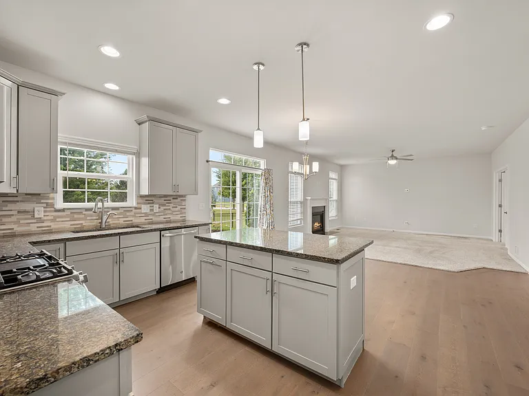 406 Mary Ann Cir — Photo 13