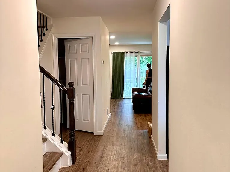 12 Stuart Dr #3 — Photo 4
