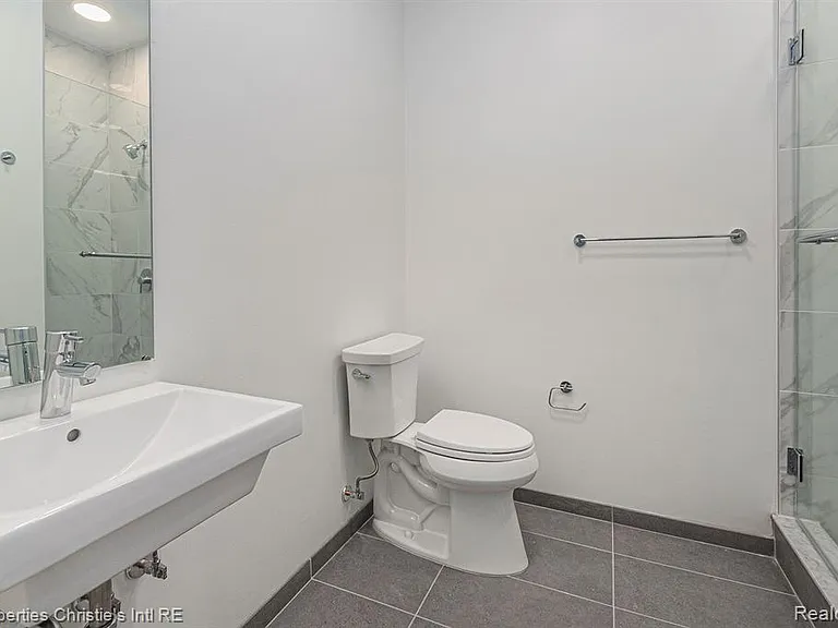7410 Kercheval St #212 — Photo 8