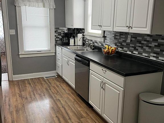3rd image of 1109 W Fair Ave