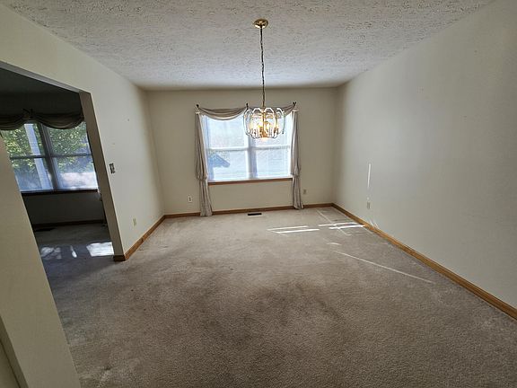 4th image of 2706 Winterberry Ave