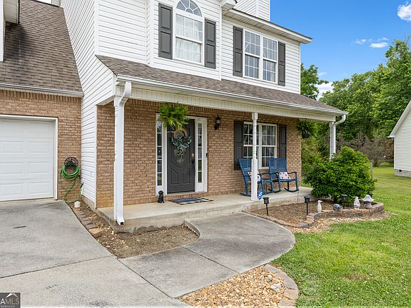 3rd image of 106 Summerfield Ct NE