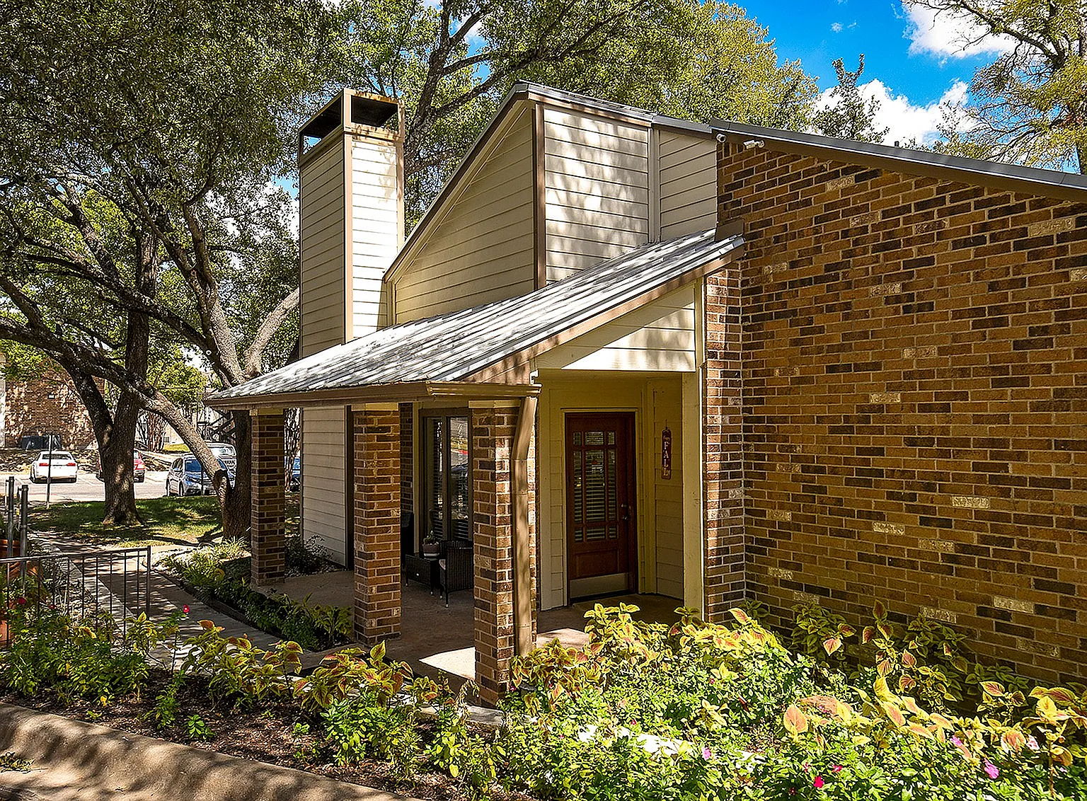 Cricket Hollow Apartments — Photo 4