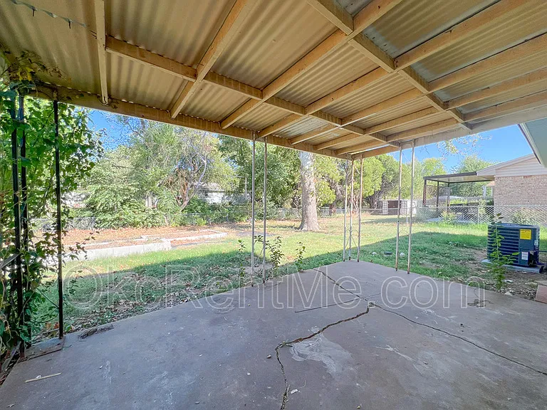 1900 N Mitchell Dr — Photo 28