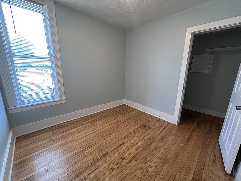 724 Fairview Ave NE — Photo 19