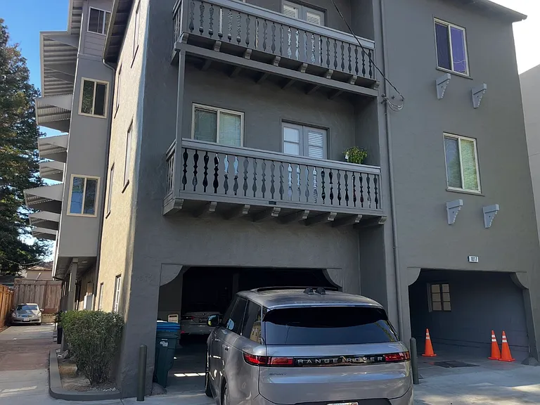 1017 El Camino Real #5 — Photo 1
