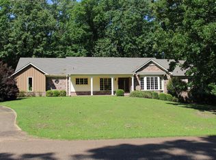 1515 Hickory Ln, Columbus, MS 39705
