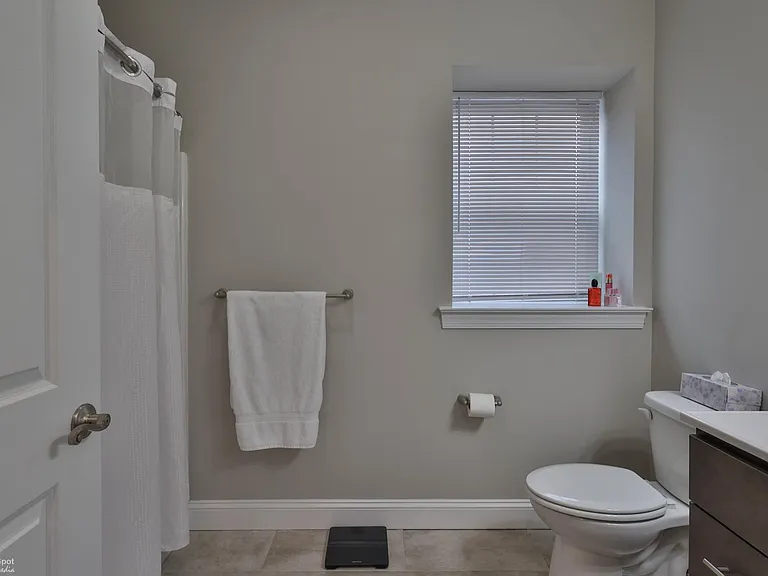 1503 Main St #J — Photo 12