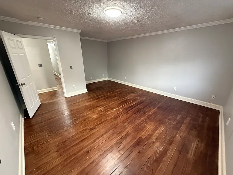 332 E Lincoln St — Photo 13