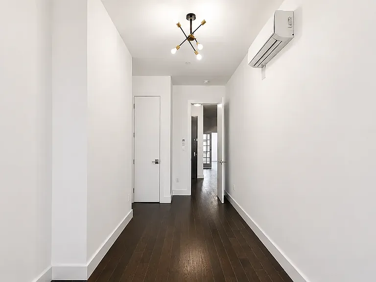 1110 Halsey St #3 — Photo 9