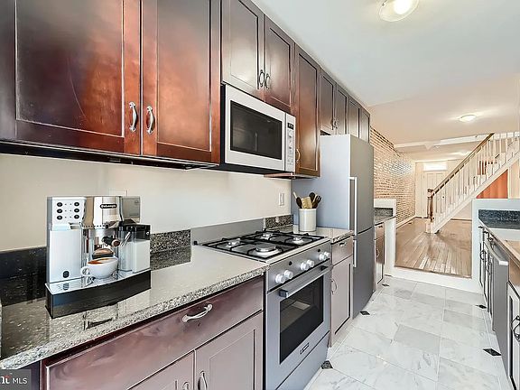 5th image of 456 E Federal St