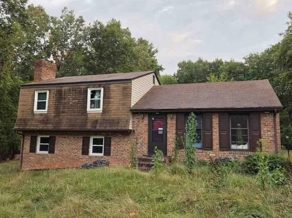 211 Minuteman Dr, Forest, VA 24551