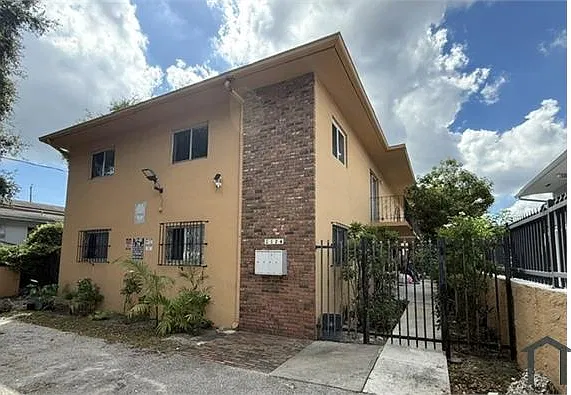3 bed, 1200 sqft, $2,600 — Photo 1
