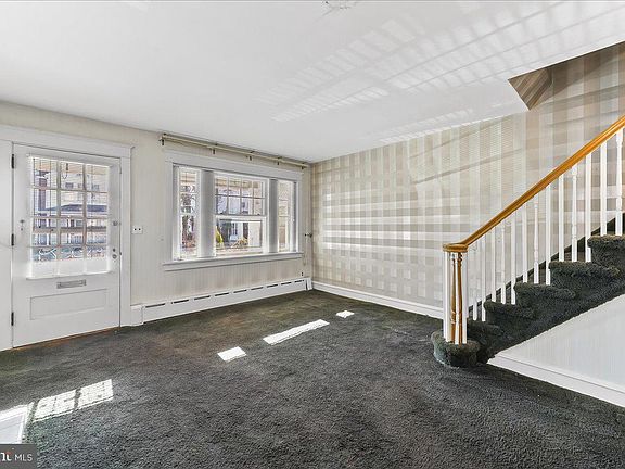 5th image of 210 Sunnyside Ave