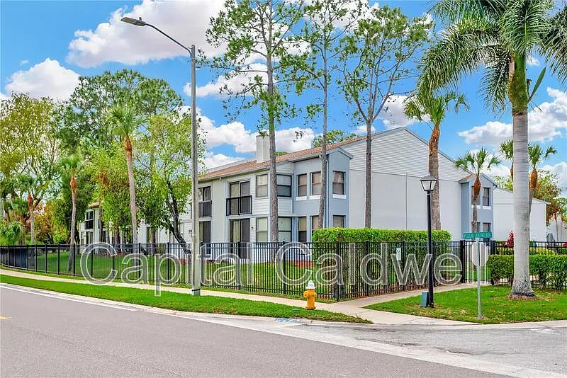 2 bed, 2.0 bath, 1086 sqft, $1,650 — Photo 2