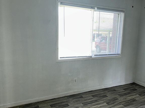 4th image of 39042 Edwards Ct