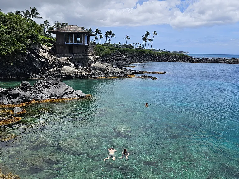 Kapalua Cliff house 18 miles away